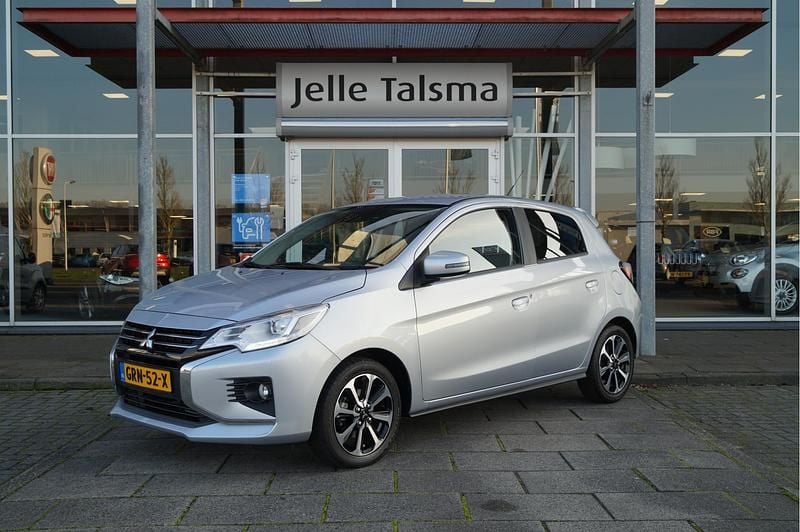 Grijs, metallic lak Gebruikt 2023 Mitsubishi Space Star Instyle Hatchback | € 16.945 (Goede deal) - Afbeelding 1/4
