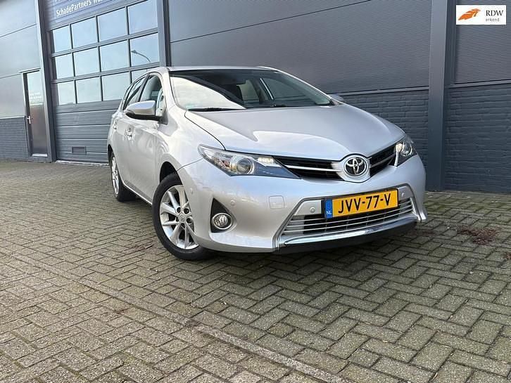 Occasion Toyota Auris 99 PK (72 kW) 2015 Zwart Hatchback