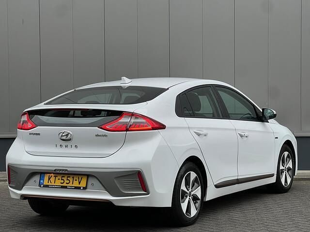 Occasion Hyundai Ioniq Comfort 88 kW (120 PK) 2016 Wit Hatchback