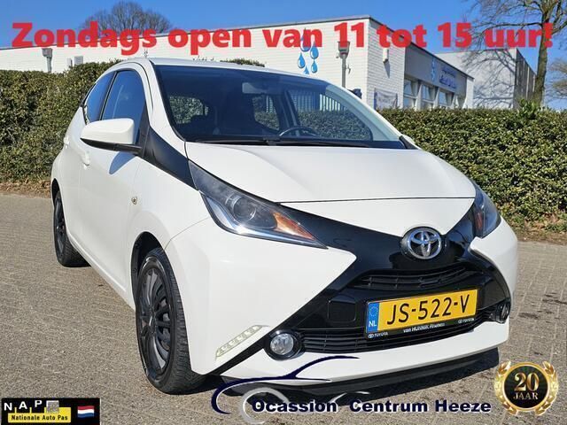 Wit Gebruikt 2016 Toyota Aygo X-play Hatchback | € 8.499 (Eerlijke prijs) - Afbeelding 1/4