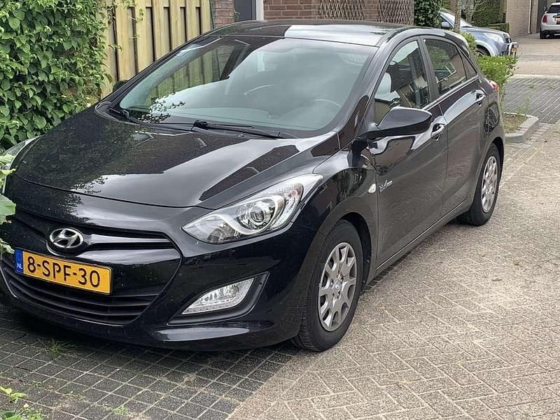 Zwart Gebruikt 2013 Hyundai i30 Hatchback | € 3.800 (Eerlijke prijs) - Afbeelding 1/2