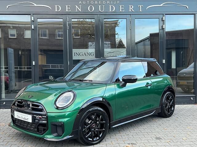 Groen Gebruikt 2024 Mini John Cooper Works Hatchback | € 34.950 (Eerlijke prijs) - Afbeelding 1/4