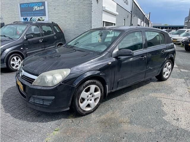 Zwart Gebruikt 2006 Opel Astra Edition Hatchback | € 995 (Eerlijke prijs) - Afbeelding 1/4
