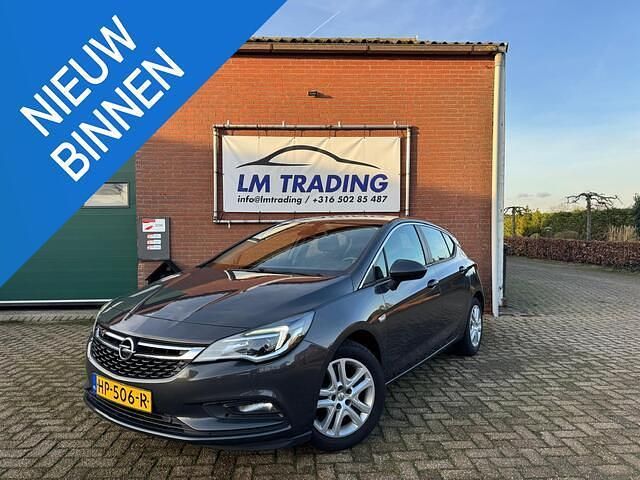 Grijs Occasion 2015 Opel Astra Business Hatchback | € 7.425 (Eerlijke prijs) - Afbeelding 1/4
