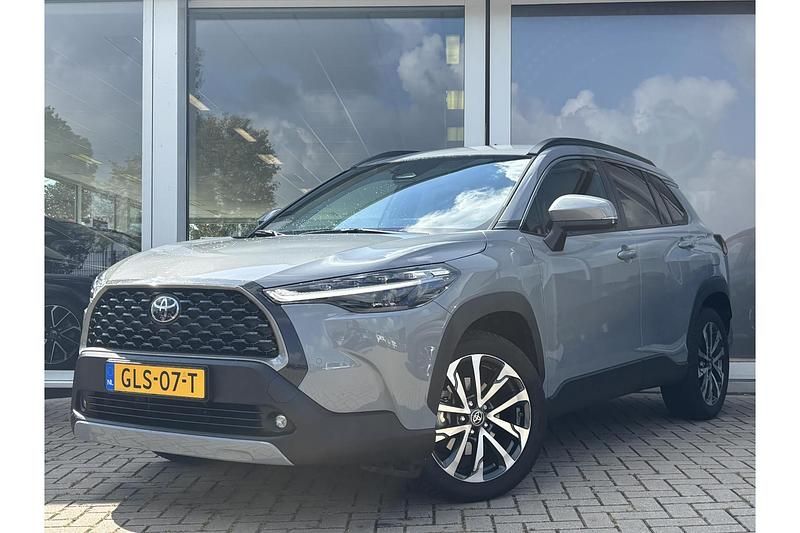 Grijs Gebruikt 2024 Toyota Corolla Cross Style SUV | € 36.749 (Eerlijke prijs) - Afbeelding 1/1