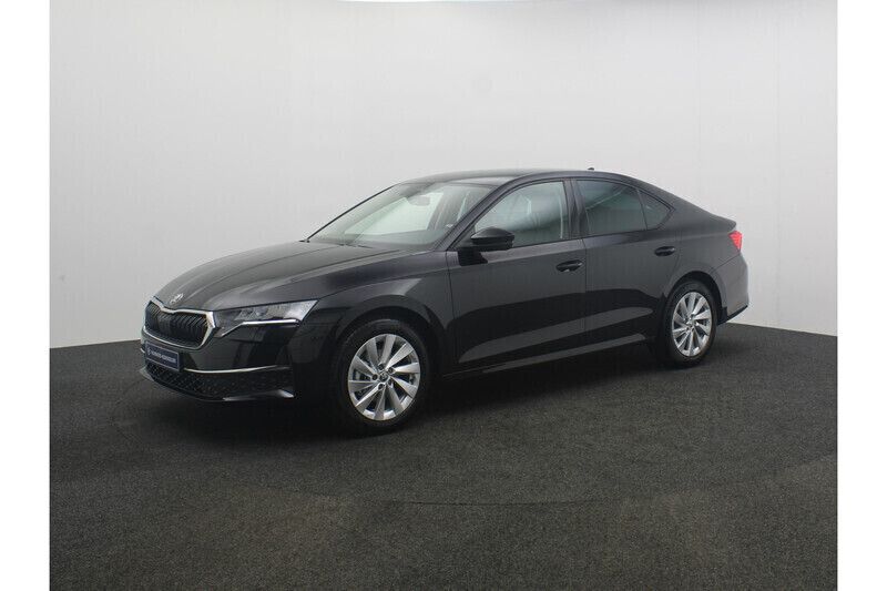 Black magic Nieuw 2024 Skoda Octavia First Edition Hatchback | € 38.486 (Eerlijke prijs) - Afbeelding 1/4
