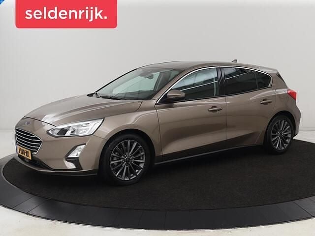 Bruin Gebruikt 2019 Ford Focus Titanium Hatchback | € 14.900 (Goede deal) - Afbeelding 1/4