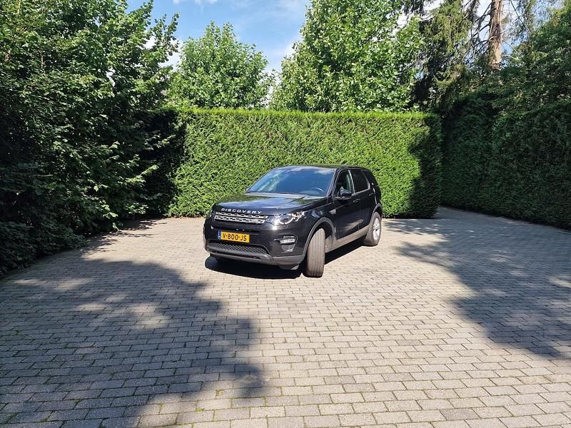 Zwart (metallic) Gebruikt 2017 Land Rover Discovery Sport Pure SUV | € 17.950 (Eerlijke prijs) - Afbeelding 1/4