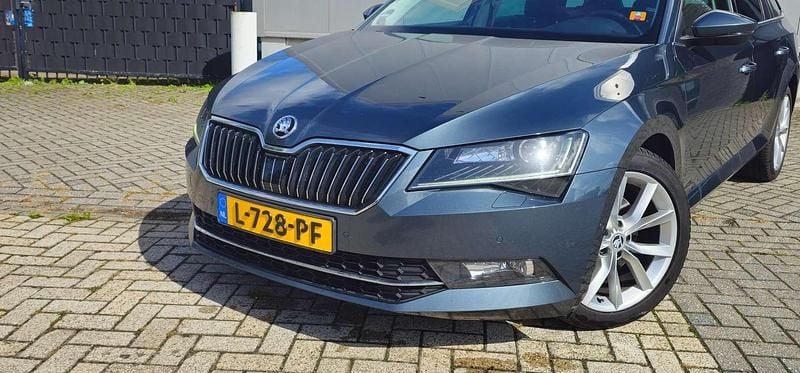 Gebruikt 2017 Skoda Superb Stationwagen | € 15.729 (Eerlijke prijs) - Afbeelding 1/4