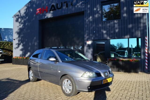 Grijs Gebruikt 2003 Seat Ibiza Hatchback | € 1.750 (Eerlijke prijs) - Afbeelding 1/4