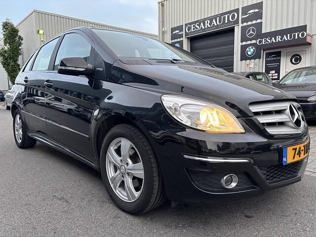 Zwart Gebruikt 2011 Mercedes B160 MPV | € 5.499 (Eerlijke prijs) - Afbeelding 1/4