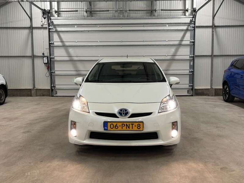Wit Gebruikt 2011 Toyota Prius Comfort Hatchback | € 6.500 (Eerlijke prijs) - Afbeelding 1/4