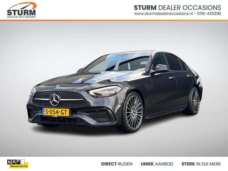 Grijs Gebruikt 2023 Mercedes C300 AMG line Sedan | € 50.549 (Eerlijke prijs) - Afbeelding 1/4