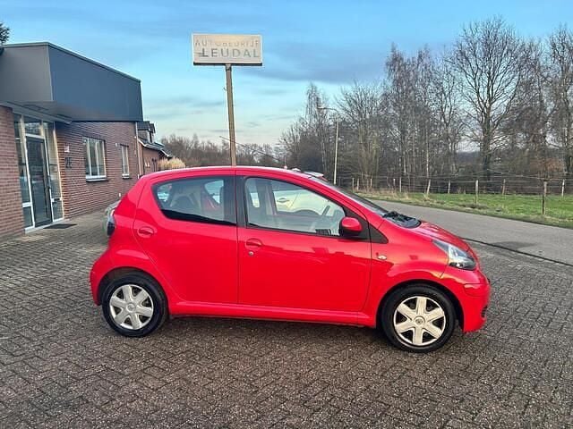 Occasion Toyota Aygo Cool 68 PK (50 kW) 2011 Rood Hatchback