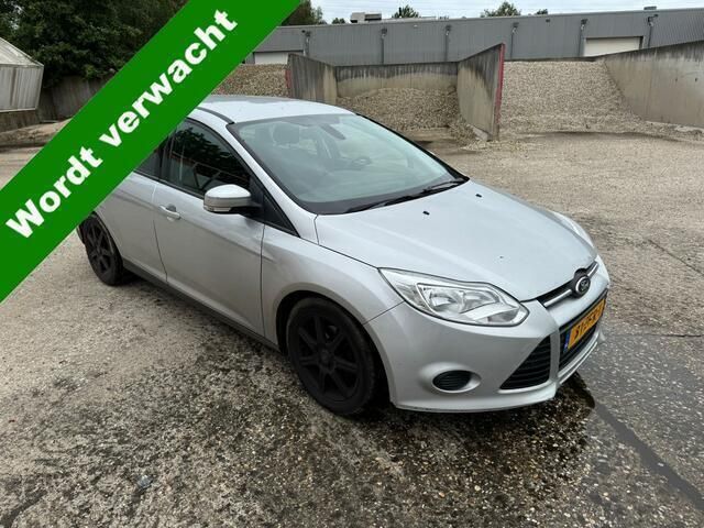 Grijs Occasion 2012 Ford Focus Trend Stationwagen | € 2.999 - Afbeelding 1/4