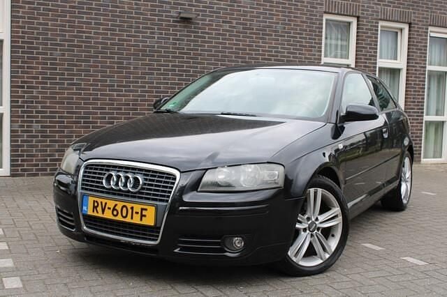 Zwart Occasion 2008 Audi A3 Attraction Hatchback | € 2.950 (Super prijs) - Afbeelding 1/4