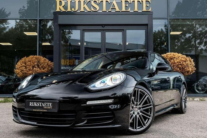 Zwart, metallic lak Gebruikt 2015 Porsche Panamera S E-Hybrid Sedan | € 36.900 - Afbeelding 1/4