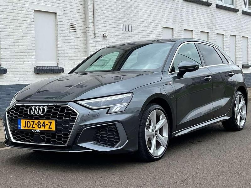 Occasion Audi A3 Sportback e-tron S-Line 150 PK (110 kW) 2022 Grijs Hatchback