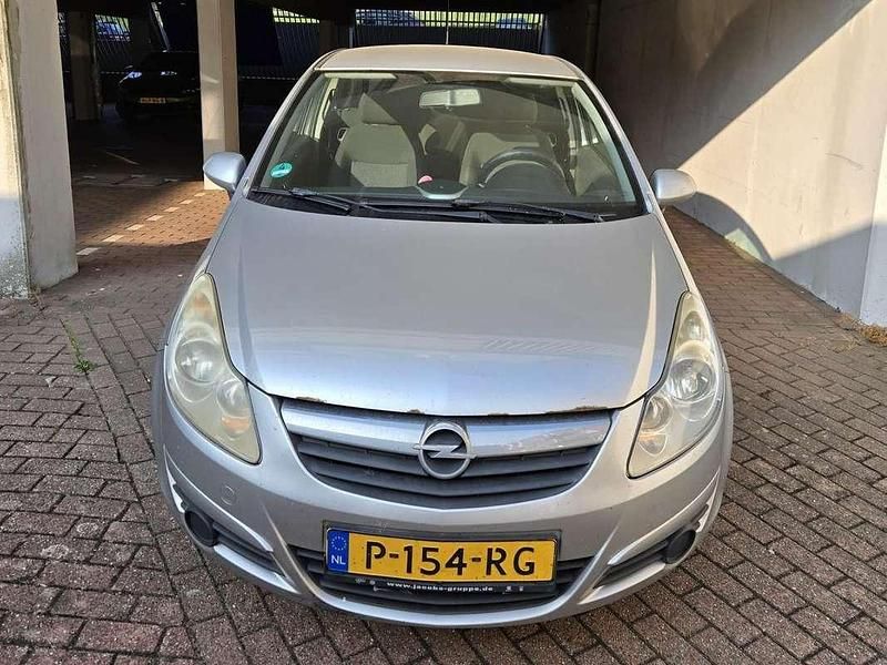 Grijs Occasion 2008 Opel Corsa Essentia MPV | € 1.200 (Eerlijke prijs) - Afbeelding 1/4