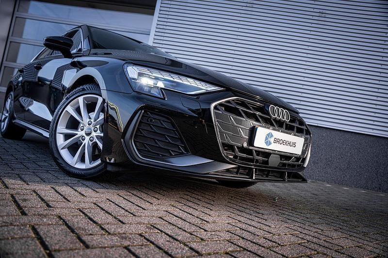 Occasion Audi A3 Comfort 2025 Zwart Sedan