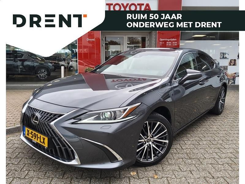 Occasion Lexus ES300H Business Edition 218 PK (160 kW) 2023 Grijs (metallic) Sedan