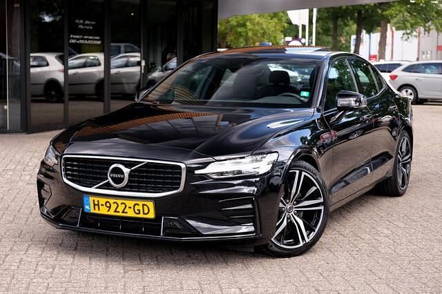 Zwart Gebruikt 2020 Volvo S60 R-Design Sedan | € 24.950 (Eerlijke prijs) - Afbeelding 1/4