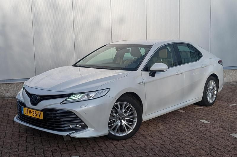 Wit Occasion 2019 Toyota Camry Executive Sedan | € 27.698 (Eerlijke prijs) - Afbeelding 1/1