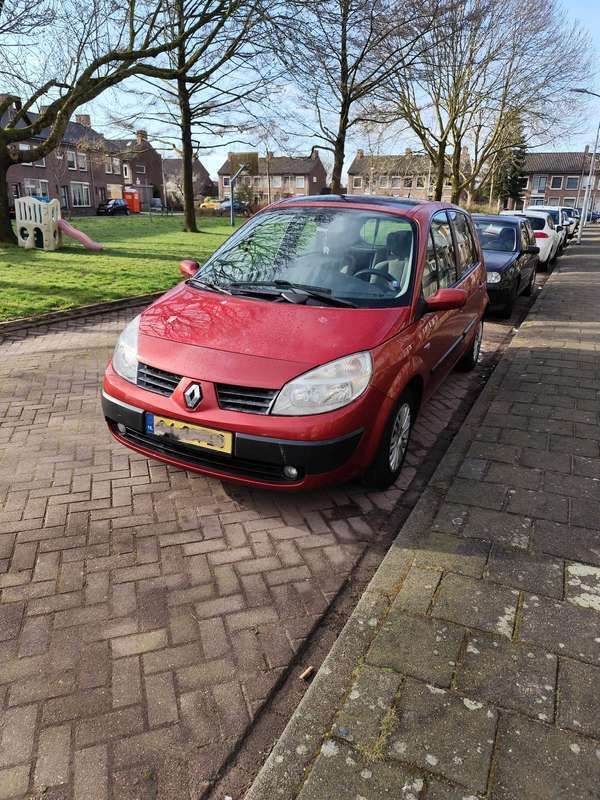 Rood Gebruikt 2006 Renault Mégane II MPV | € 1.600 (Eerlijke prijs) - Afbeelding 1/3