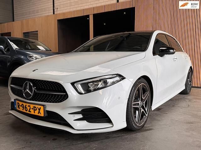 Wit Gebruikt 2019 Mercedes A180 Business Hatchback | € 17.990 (Goede deal) - Afbeelding 1/4