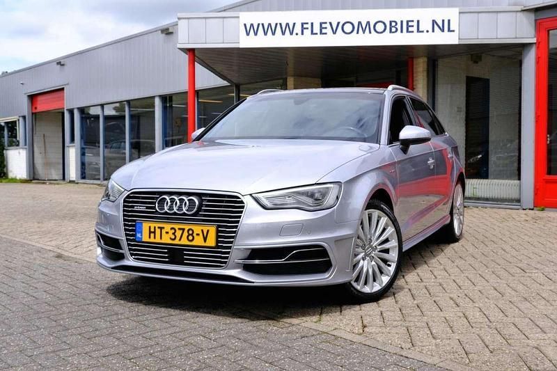 Grijs Gebruikt 2015 Audi A3 Sportback e-tron Ambition Sedan | € 17.450 (Eerlijke prijs) - Afbeelding 1/4