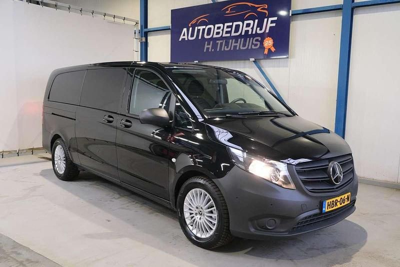 Zwart Occasion 2024 Mercedes e-Vito MPV | € 62.255 - Afbeelding 1/4