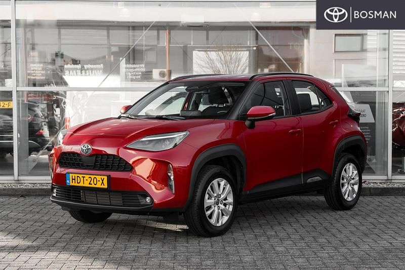 Rood Occasion 2025 Toyota Yaris Cross Active SUV | € 28.549 (Eerlijke prijs) - Afbeelding 1/4