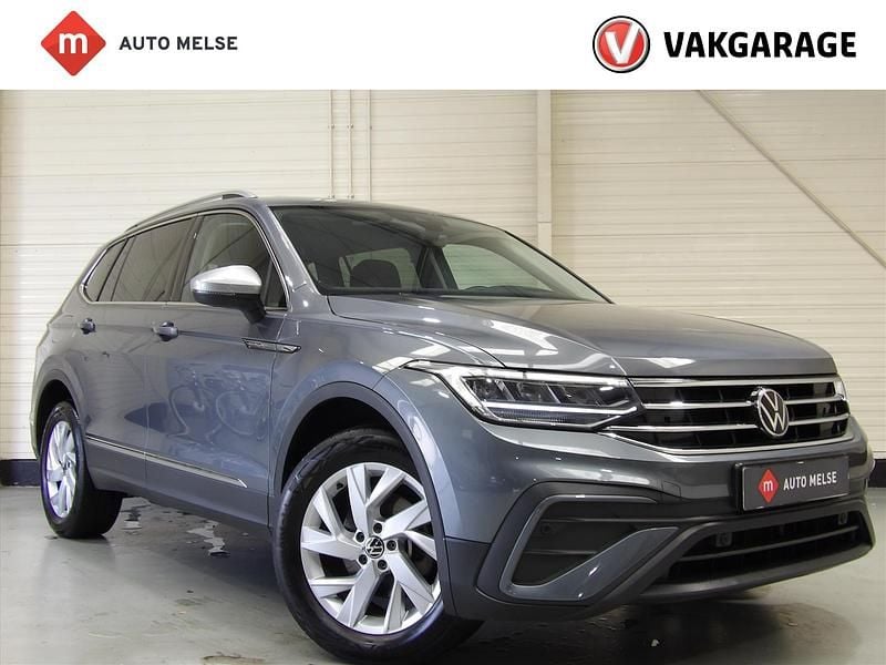 Grijs Gebruikt 2022 VW Tiguan Allspace Life SUV | € 36.950 (Goede deal) - Afbeelding 1/4