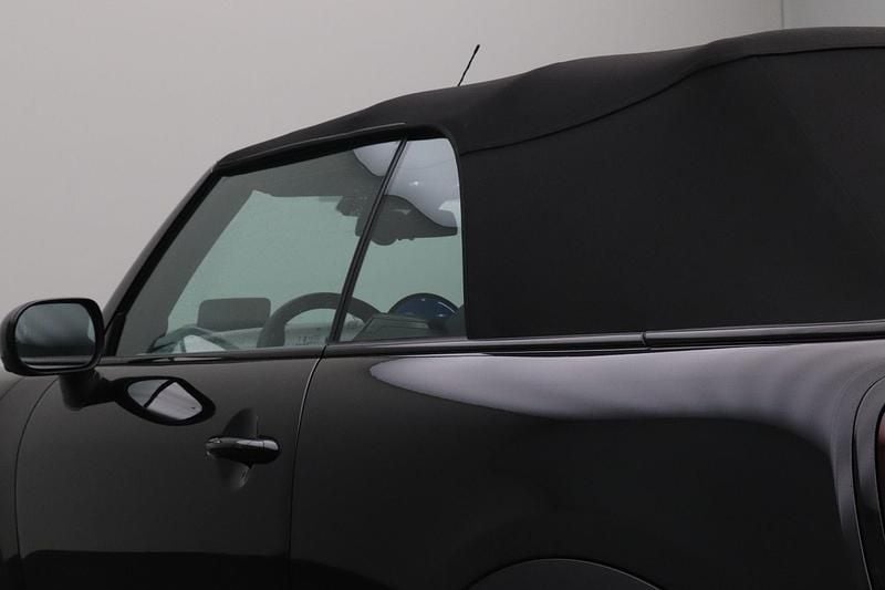 Nieuw Mini Cooper Cabriolet Favoured 165 PK (121 kW) 2025 Zwart Cabriolet