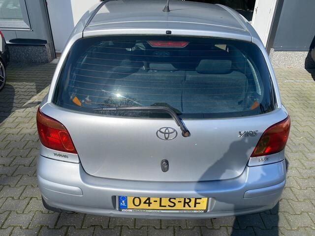 Occasion Toyota Yaris Sol 87 PK (63 kW) 2003 Grijs Hatchback