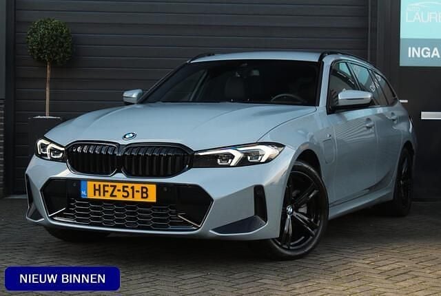 Grijs Occasion 2025 BMW 330 M Sport Stationwagen | € 46.995 (Goede deal) - Afbeelding 1/4