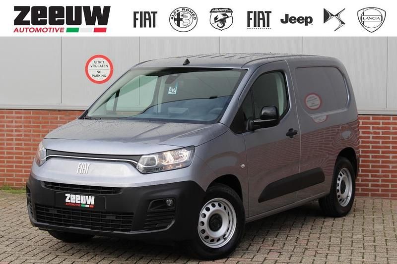Grijs Gebruikt 2022 Fiat e-Doblò MPV | € 23.450 - Afbeelding 1/4