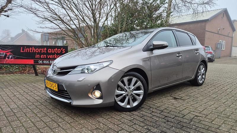 Bruin (metallic) Occasion 2013 Toyota Auris Hybrid Hatchback | € 7.499 (Eerlijke prijs) - Afbeelding 1/4