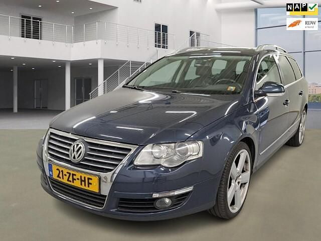 Grijs Occasion 2008 VW Passat Highline Stationwagen | € 2.995 (Goede deal) - Afbeelding 1/4
