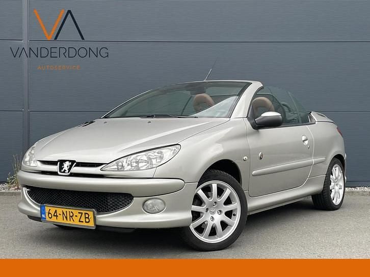 Grijs Gebruikt 2004 Peugeot 206 CC Roland Garros Cabriolet | € 2.445 (Iets duurder) - Afbeelding 1/3