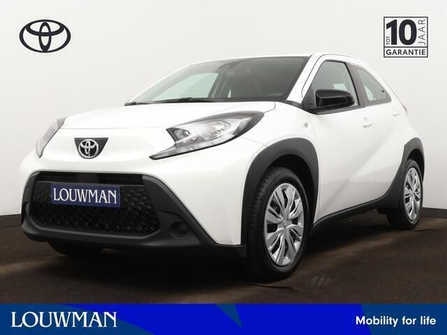 Wit Nieuw 2025 Toyota Aygo Play Hatchback | € 19.750 (Goede deal) - Afbeelding 1/4