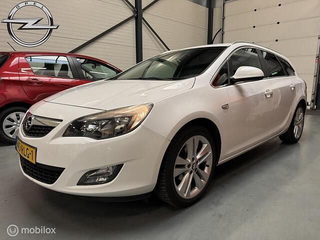 Wit Occasion 2011 Opel Astra Sport Stationwagen | € 2.750 (Eerlijke prijs) - Afbeelding 1/4