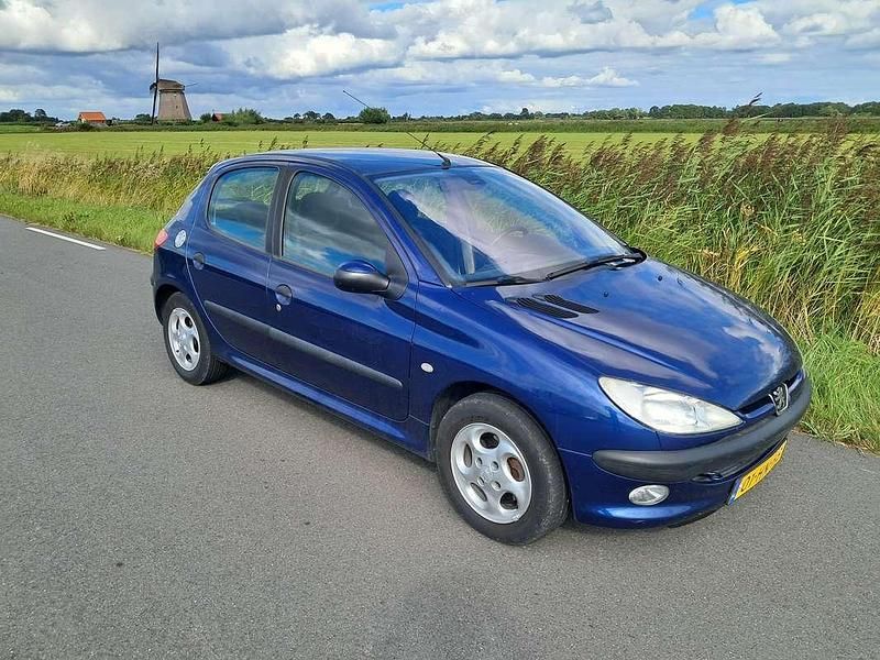 Gebruikt 2001 Peugeot 206 Hatchback | € 1.000 (Eerlijke prijs) - Afbeelding 1/4