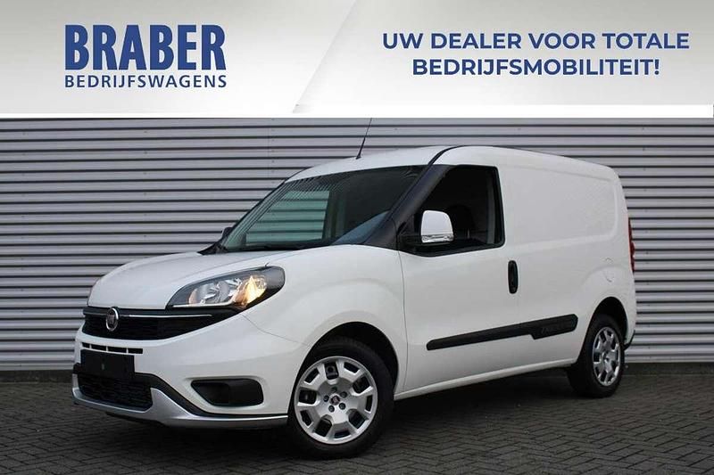 Wit Gebruikt 2022 Fiat Doblò Trekking MPV | € 17.500 (Duur) - Afbeelding 1/4