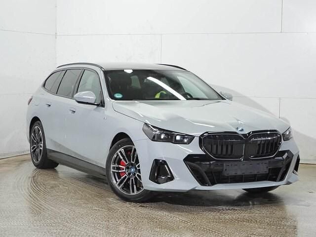 Occasion BMW 550e M Sport 2025 Grijs (metallic) Stationwagen