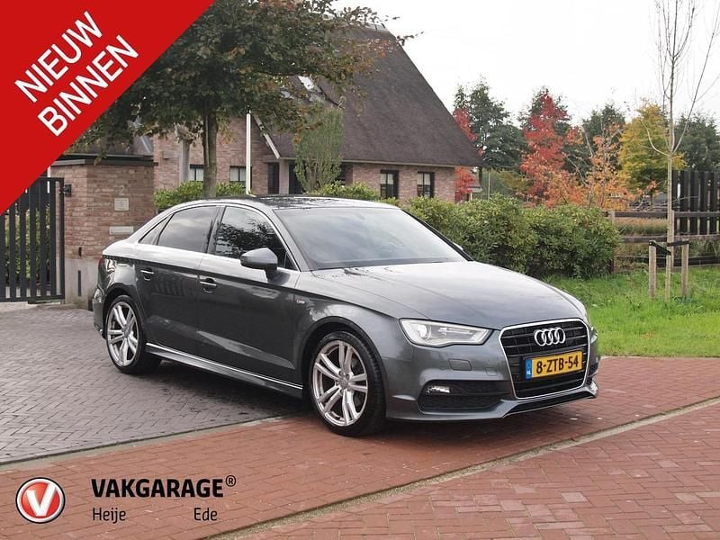 Grijs Gebruikt 2015 Audi A3 Ambition Sedan | € 11.995 (Eerlijke prijs) - Afbeelding 1/4