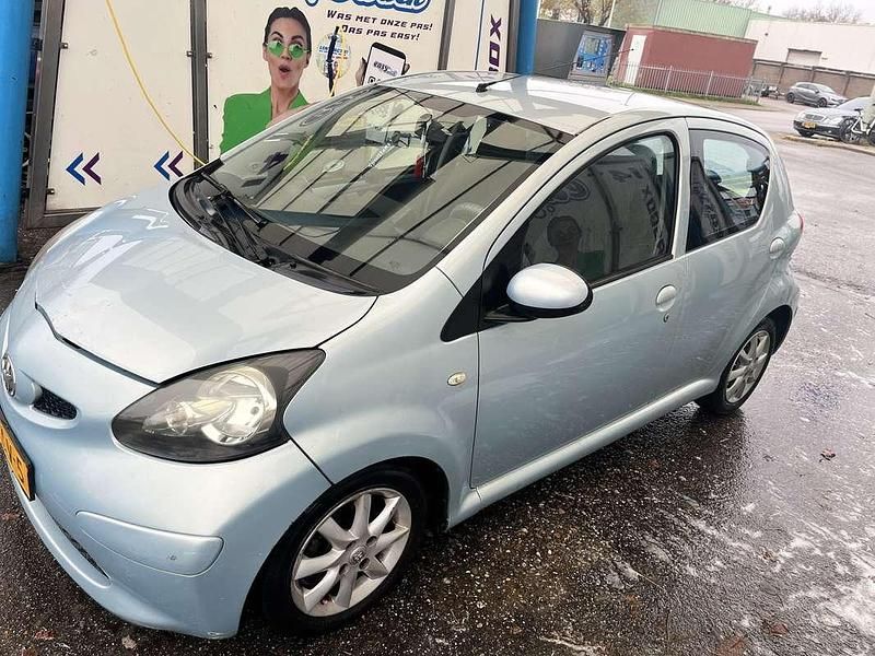 Blauw Gebruikt 2005 Toyota Aygo Hatchback | € 2.200 (Eerlijke prijs) - Afbeelding 1/4