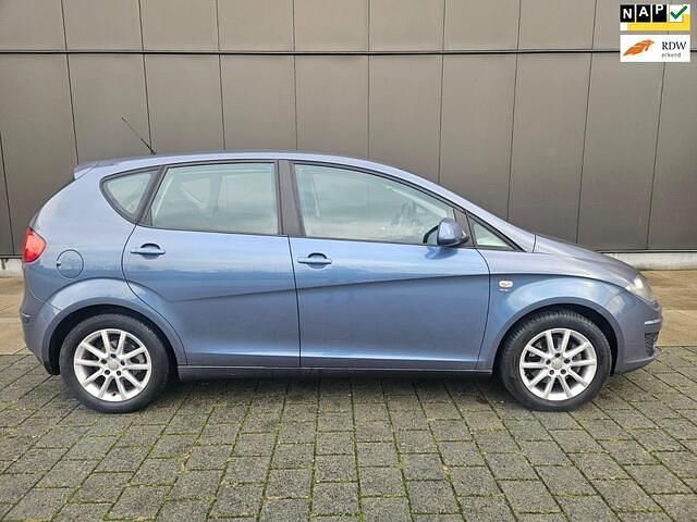 Blauw (metallic) Occasion 2010 Seat Altea Style MPV | € 2.750 (Eerlijke prijs) - Afbeelding 1/4
