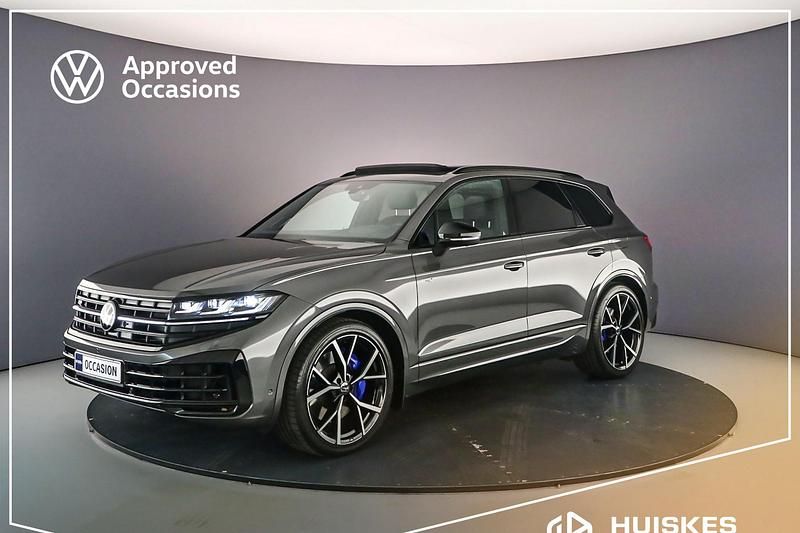 Grijs, metallic lak Gebruikt 2024 VW Touareg R SUV | € 83.500 (Goede deal) - Afbeelding 1/4
