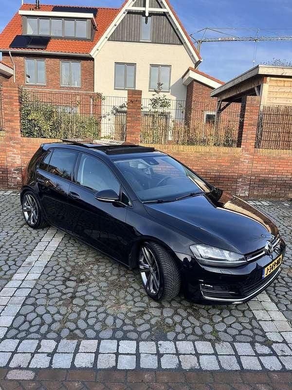 Zwart Occasion 2014 VW Golf VII R-line Stationwagen | € 10.250 (Iets duurder) - Afbeelding 1/4